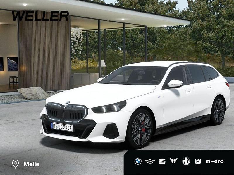 Weiss Gebraucht 2024 BMW 540 M Sport Kombi | 66.990 € (Fairer Preis) - Bild 1/4