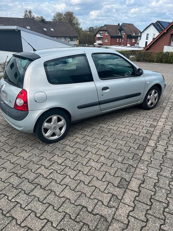 Gebraucht Renault Clio II 2002 Silber Kleinwagen