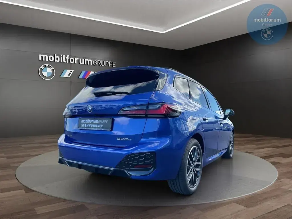 Neu BMW 225 Active Tourer M Sport 245 PS (180 kW) 2025 Blau Van / Kleinbus