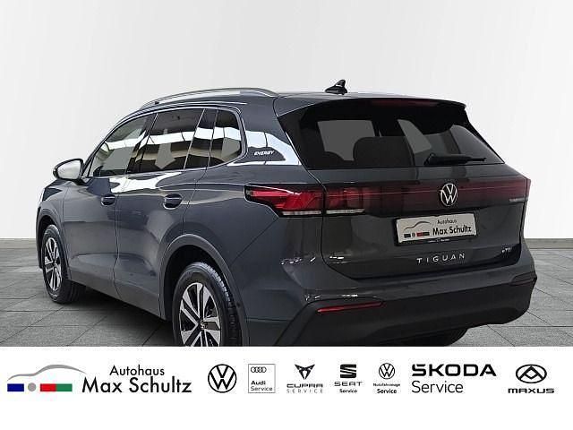 Neu VW Tiguan 150 PS (110 kW) 2026 Grau SUV