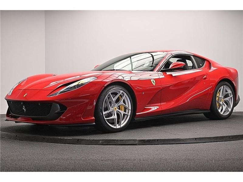 Gebraucht Ferrari 812 800 PS (588 kW) 2018 Rot Coupé