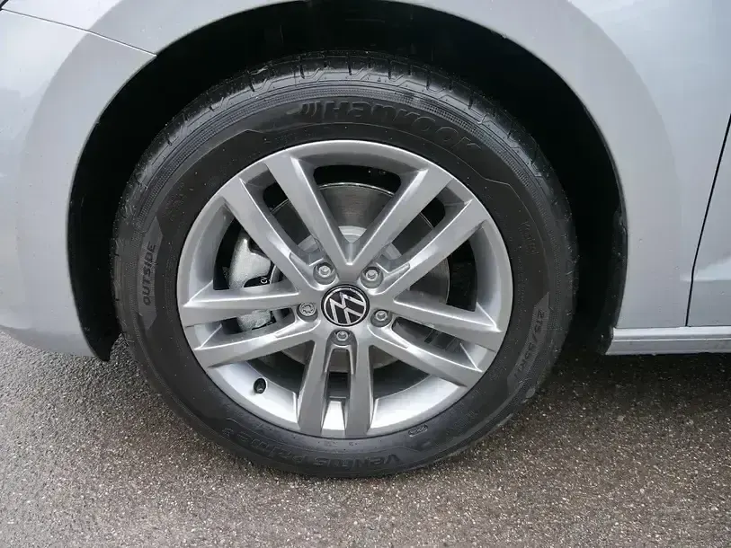 Neu VW Touran Comfortline 150 PS (110 kW) 2026 Oyster silver metallic Van / Kleinbus
