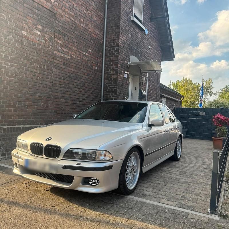 Silber Gebraucht 2000 BMW 520 M Sport Limousine | 3.950 € (Fairer Preis) - Bild 1/4