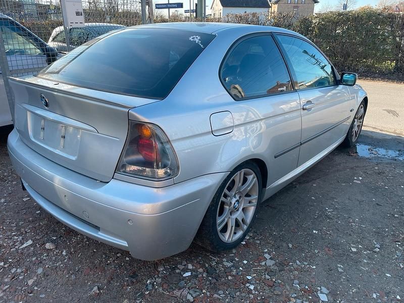 Gebraucht BMW 318 Compact Advantage 143 PS (105 kW) 2003 Titansilber metallic Kleinwagen