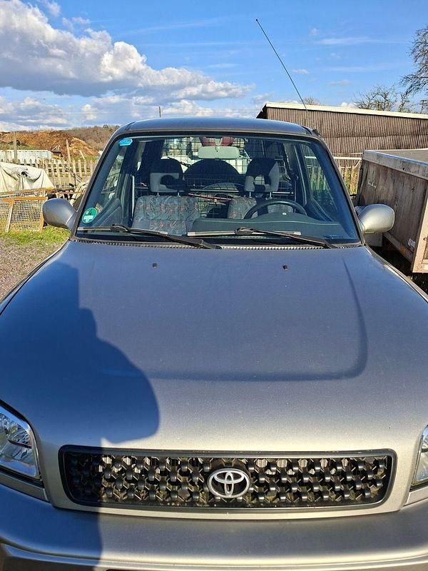 Second-hand Toyota RAV4 128 CP (94 kW) 2000 Gri SUV