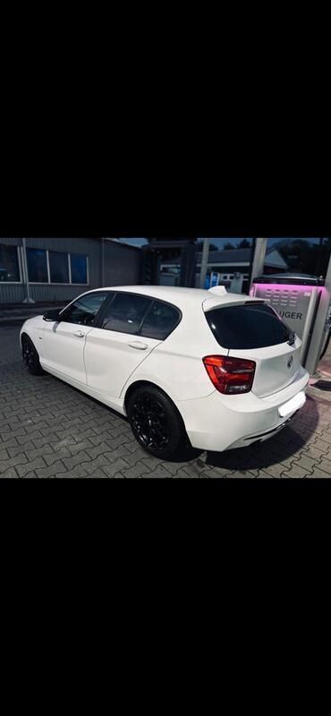 Weiß Gebraucht 2015 BMW 116 Sport Line Kleinwagen | 8.500 € - Bild 1/4