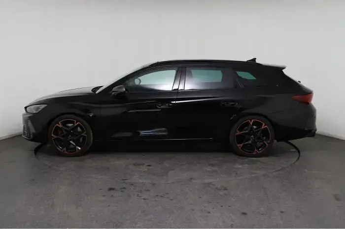 Gebraucht Cupra Leon VZ 333 PS (244 kW) 2025 Schwarz, mitternachtsschwarz (0e) Kombi