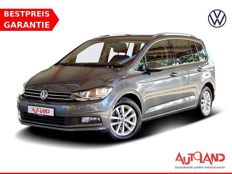 Grau Gebraucht 2017 VW Touran Highline Van / Kleinbus | 25.490 € (Teuer) - Bild 1/4