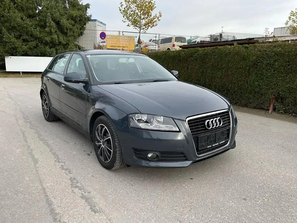 Gebraucht Audi A3 Attraction 105 PS (77 kW) 2011 Grau Kleinwagen
