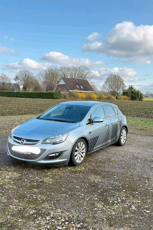 Second-hand Opel Astra 140 CP (102 kW) 2013 Gri Berlinǎ