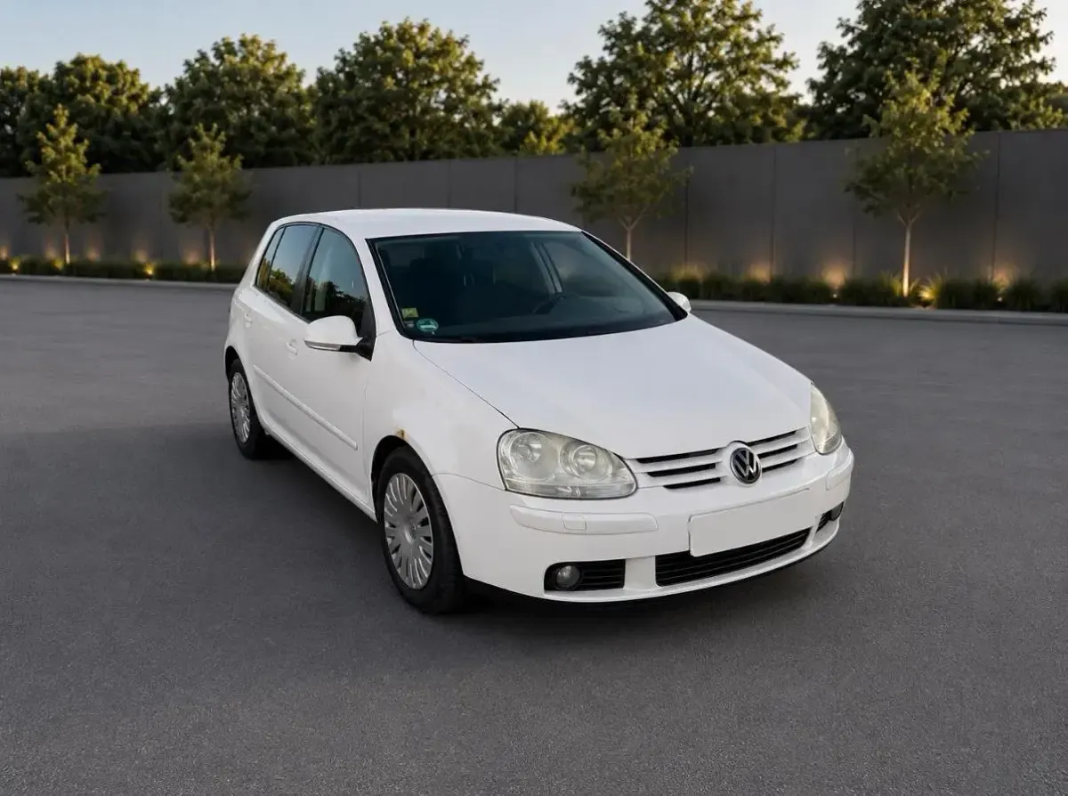 Gebraucht VW Golf V 105 PS (77 kW) 2008 Weiß Kleinwagen