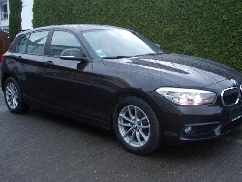 Braun Gebraucht 2016 BMW 118 Advantage Kleinwagen | 8.950 € (Superpreis) - Bild 1/4