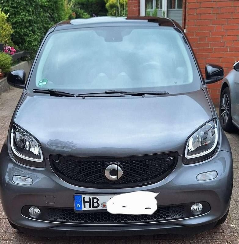 Grau Gebraucht 2017 Smart ForFour Prime Limousine | 7.900 € (Fairer Preis) - Bild 1/4