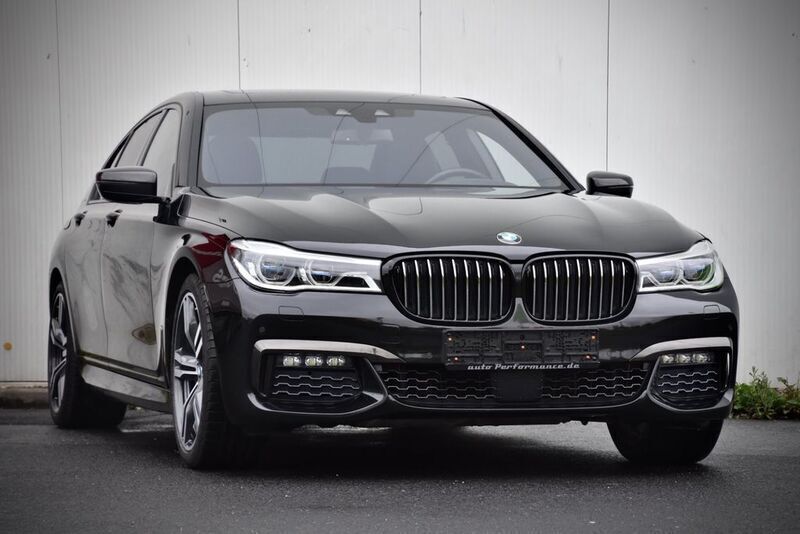 Black sapphire metallic Gebraucht 2016 BMW 740 M Sport Limousine | 34.800 € (Fairer Preis) - Bild 1/4