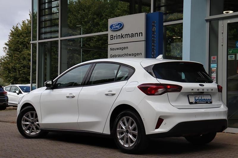 Gebraucht Ford Focus Cool & Connect 101 PS (74 kW) 2022 Frostwei Limousine