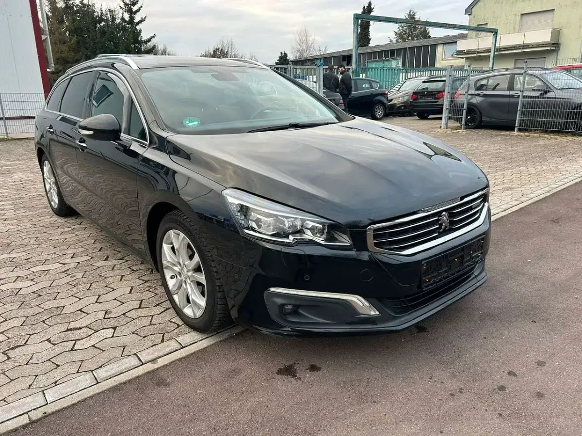 Gebraucht Peugeot 508 SW 120 PS (88 kW) 2016 Lackierung schwarz perla nera/ Kombi