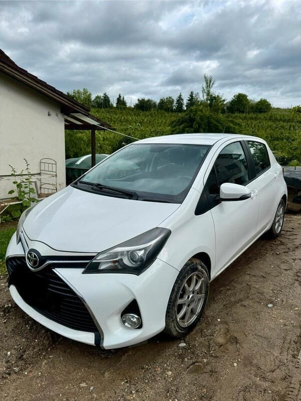 Weiß Gebraucht 2016 Toyota Yaris Kleinwagen | 7.500 € - Bild 1/4
