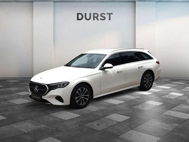 Polarweiss unilack Gebraucht 2024 Mercedes E220 Kombi | 48.399 € (Superpreis) - Bild 1/4