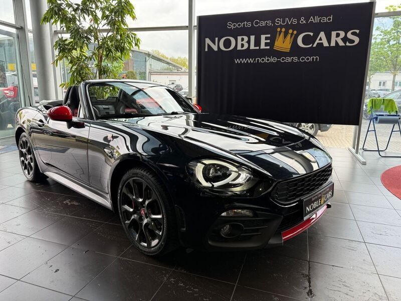 Schwarz (colore esterno (jet black (meta (metallic) Gebraucht 2018 Abarth 124 Spider Basis Cabrio | 32.290 € (Teuer) - Bild 1/4