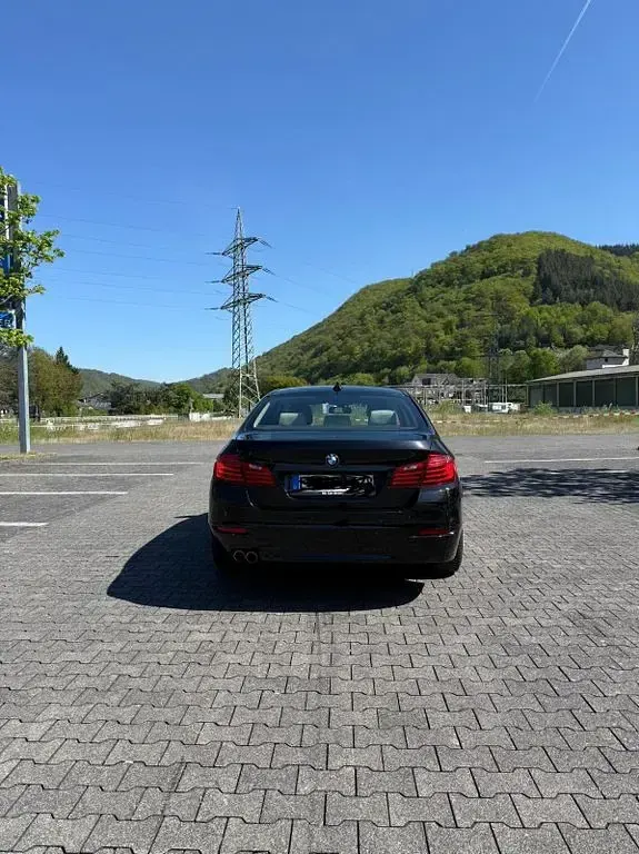Używany BMW 530 258 KM (189 kW) 2014 Czarny Sedan/Limuzyna