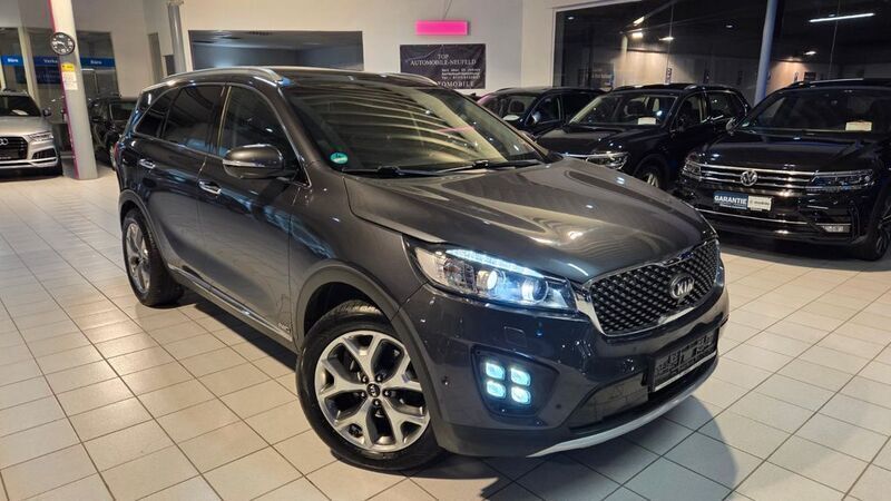 Grau Gebraucht 2017 Kia Sorento Platinum Edition SUV | 18.999 € (Fairer Preis) - Bild 1/4
