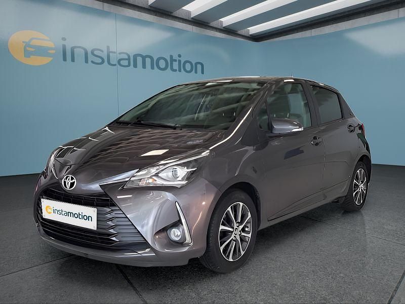Grau Gebraucht 2019 Toyota Yaris Comfort Kleinwagen | 12.949 € (Teuer) - Bild 1/4
