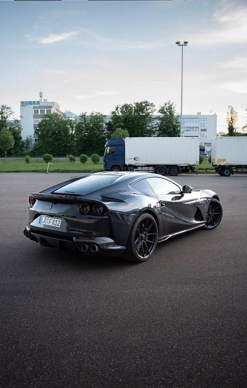 Gebraucht Ferrari 812 795 PS (584 kW) 2021 Schwarz Coupé