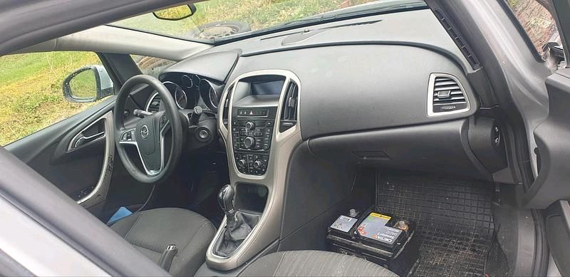 Gebraucht Opel Astra 110 PS (80 kW) 2012 Silber Limousine