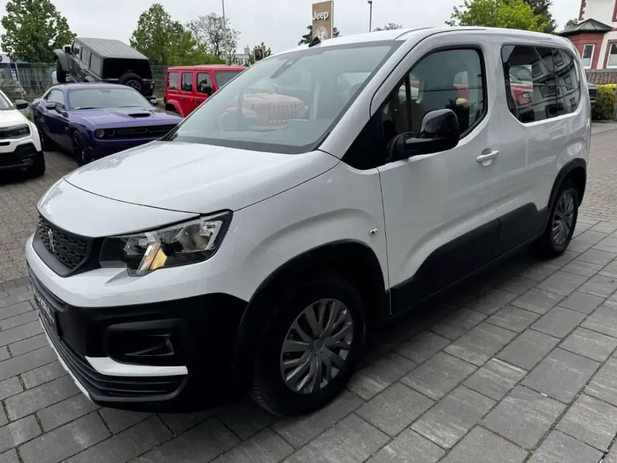 Gebraucht Peugeot e-Rifter Active 100 kW (136 PS) 2022 Weiß Van / Kleinbus
