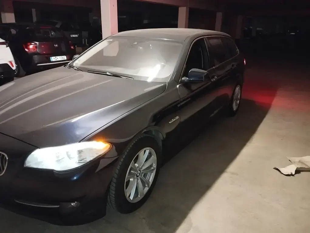 Gebraucht BMW 530 258 PS (189 kW) 2012 Blau Kombi