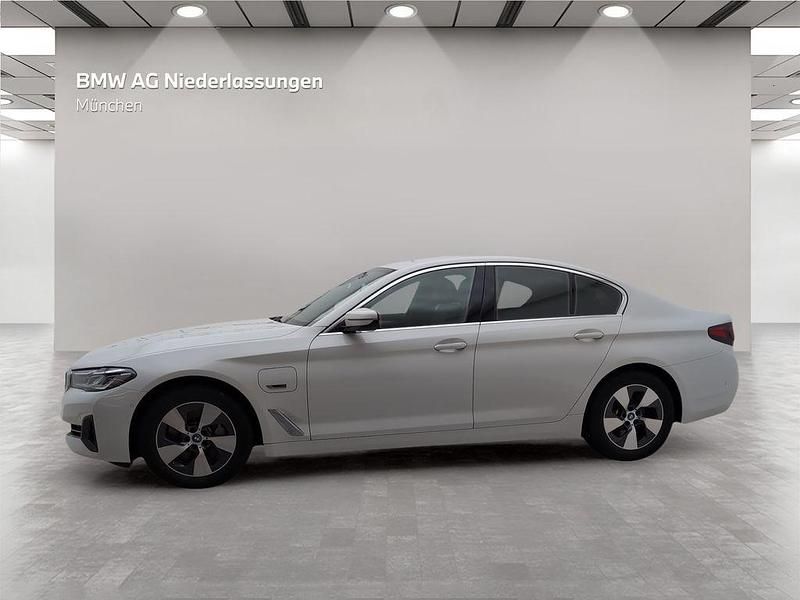 Gebraucht BMW 530e 292 PS (214 kW) 2023 Weiß Limousine