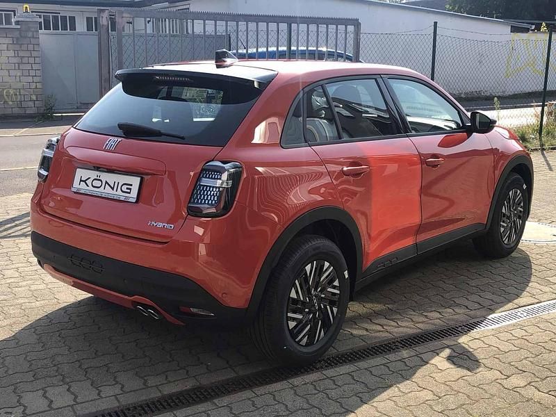 Neu Fiat 600 146 PS (107 kW) 2025 Orange Limousine