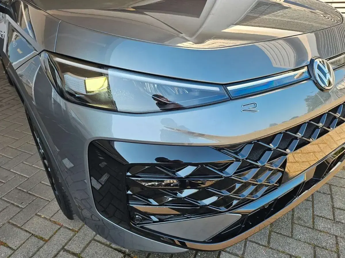 Neu VW T-Roc R-line 150 PS (110 kW) 2026 Grau SUV