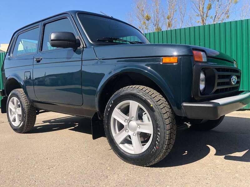 Dunkelgrün (316) Neu 2025 Lada niva SUV | 22.990 € - Bild 1/4