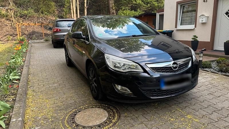 Gebraucht Opel Astra 101 PS (74 kW) 2010 Schwarz Limousine