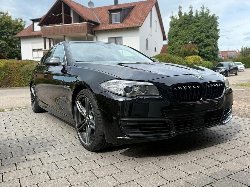 Schwarz Gebraucht 2015 BMW 520 Limousine | 14.499 € (Guter Preis) - Bild 1/4