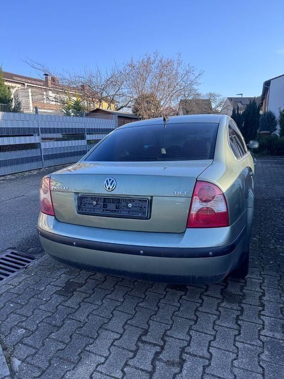 Gebraucht VW Passat Comfortline 150 PS (110 kW) 2002 Grün Limousine