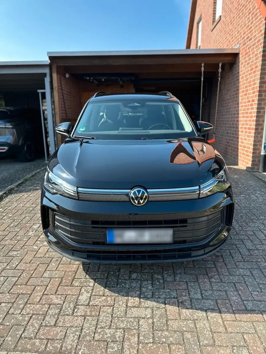 Second-hand VW Tiguan 131 CP (96 kW) 2024 Negru SUV
