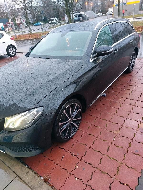 Gebraucht Mercedes E220 194 PS (142 kW) 2018 Schwarz Kombi