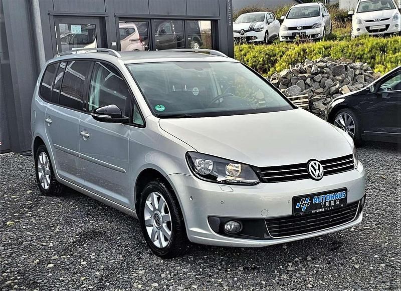Gebraucht VW Touran Style 105 PS (77 kW) 2011 Silver leaf metallic Van / Kleinbus