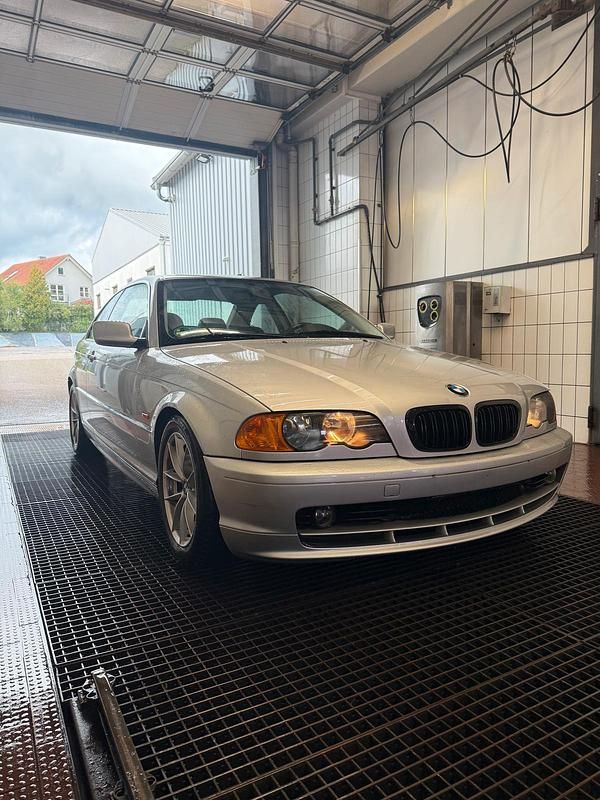 Gebraucht BMW 318 116 PS (85 kW) 2000 Silber Coupé