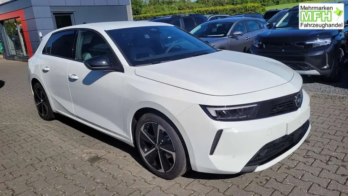 Neu Opel Astra Edition 131 PS (96 kW) 2026 Arktis weiß Limousine