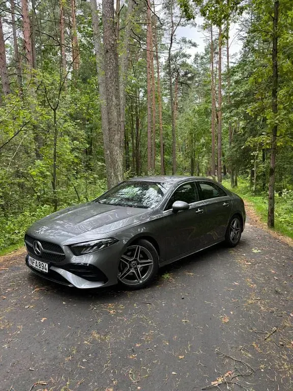Gebraucht Mercedes A180 136 PS (100 kW) 2024 Grau Limousine