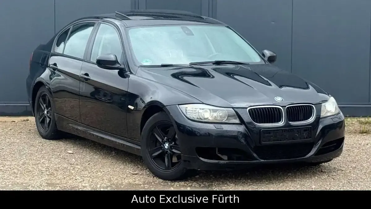 Gebraucht BMW 320 170 PS (125 kW) 2011 Saphirschwarz Limousine