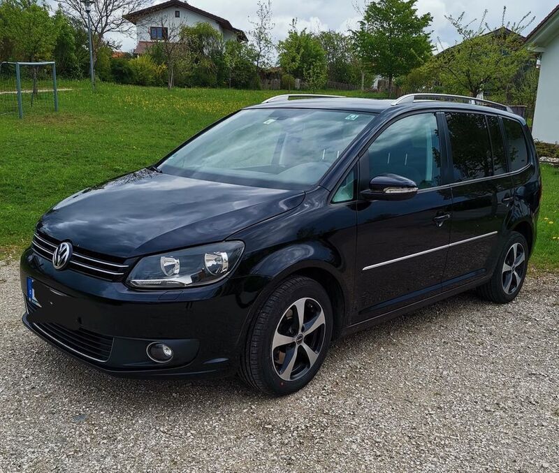 Schwarz Gebraucht 2011 VW Touran Van / Kleinbus | 4.999 € (Guter Preis) - Bild 1/4