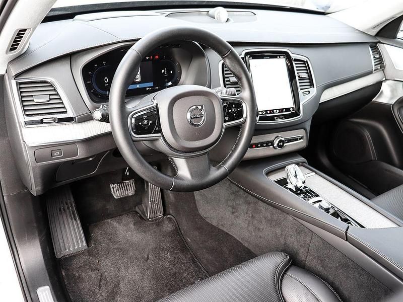 Gebraucht Volvo XC90 Ultimate 235 PS (172 kW) 2023 Crystal white / metallic SUV