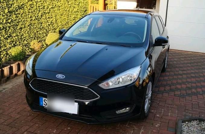 Schwarz Gebraucht 2015 Ford Focus Kombi | 6.650 € (Etwas zu teuer) - Bild 1/4