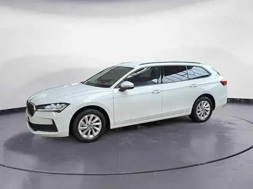 Gebraucht Skoda Superb Essence 150 PS (110 kW) 2025 Weiß Kombi