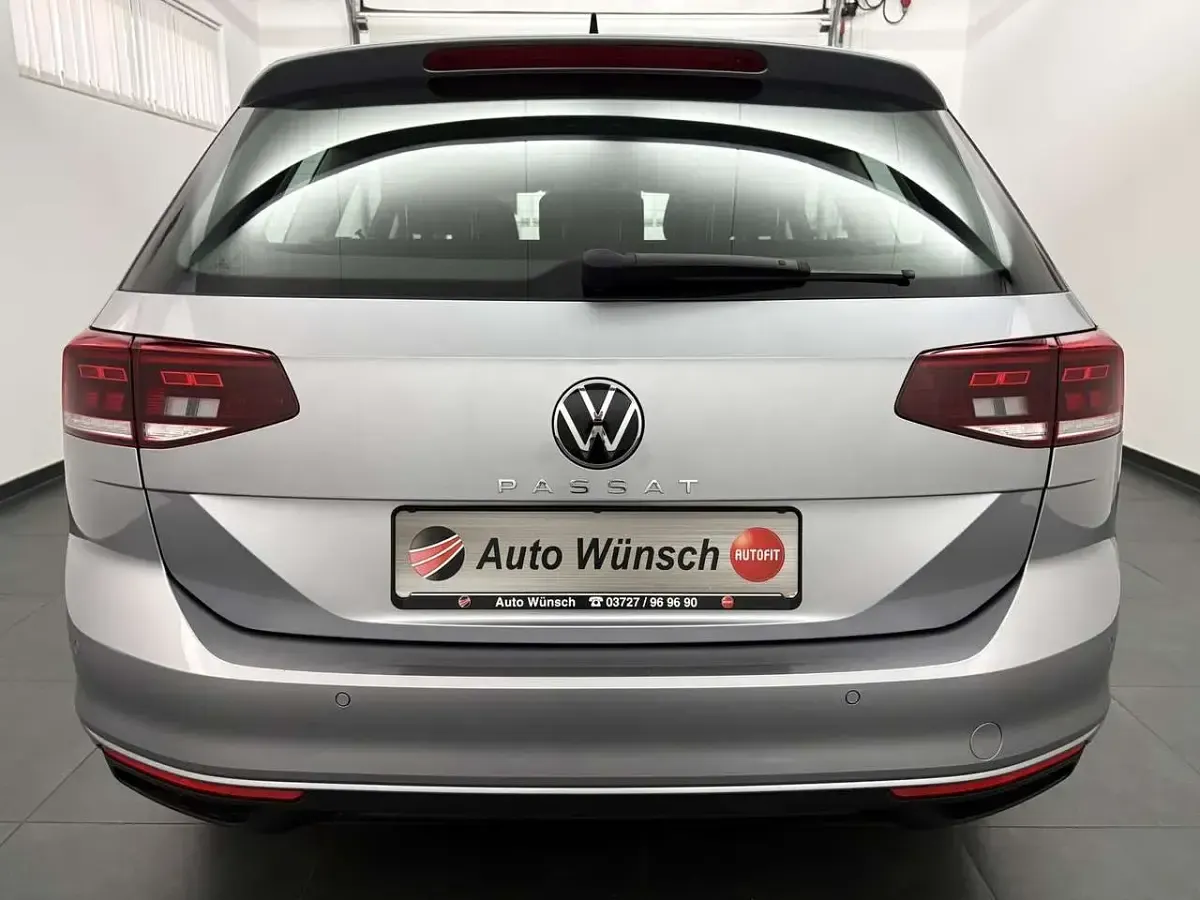 Gebraucht VW Passat Business 150 PS (110 kW) 2023 Grau Kombi