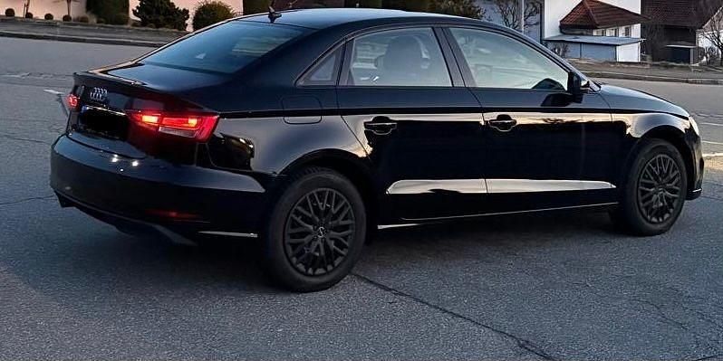 Gebraucht Audi A3 Design 116 PS (85 kW) 2018 Schwarz Limousine